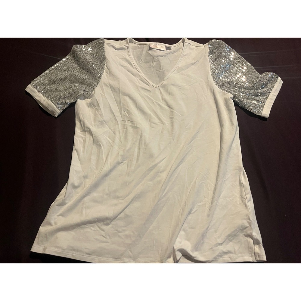 Belle by Kim Gravel White V-Neck Top with‎ Silver Sequin Short Sleeves A679773 M